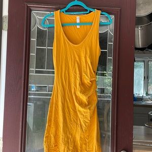 Athleta dress, pinches on the side. Form fitting.